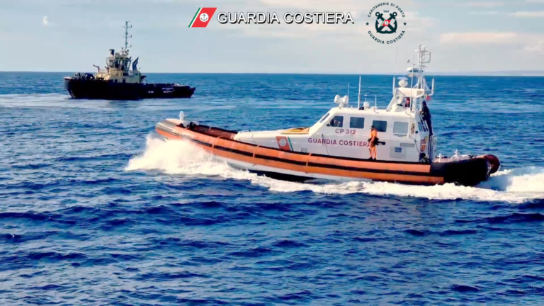 Catania, esercitazione complessa della Guardia Costiera