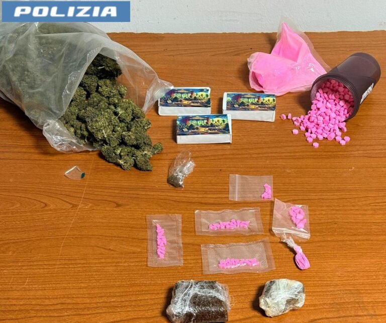 Catania, maxi-sequestro di droga: la Polizia scopre nascondiglio con oltre 700 pasticche pronte per essere spacciate