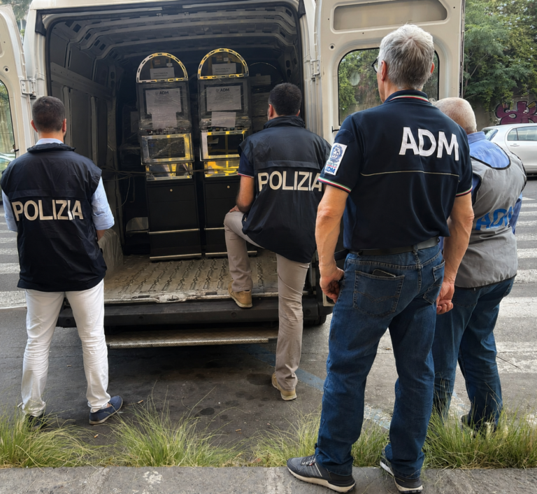 Catania, gioco d’azzardo: Polizia sequestra 14 apparecchi in un circolo privato; maxi-sanzione per 700mila euro