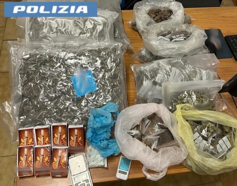 Catania, nascondeva oltre 5 chili di marijuana, hashish e cocaina: 21enne arrestato dalla Polizia