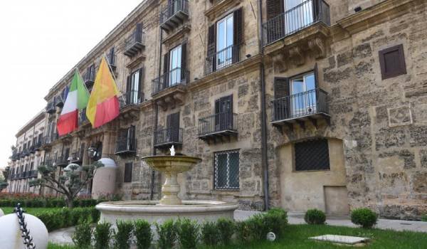 Regione Siciliana, prorogati fino al 31 dicembre gli incarichi dei dirigenti in attesa della riorganizzazione