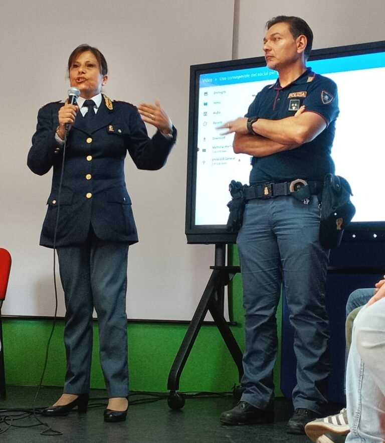 Giarre, la Polizia di Stato incontra gli studenti dell’istituto comprensivo “Russo” sul tema della sicurezza digitale
