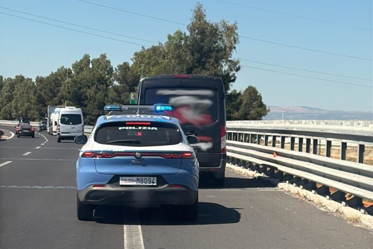 Catania, Polizia sequestra una tonnellata di materiale pirotecnico
