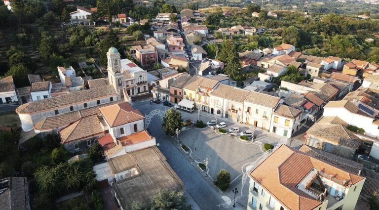“Un libro fa Presa”: domenica 21 aprirà il salotto letterario dell’estate sull’Etna