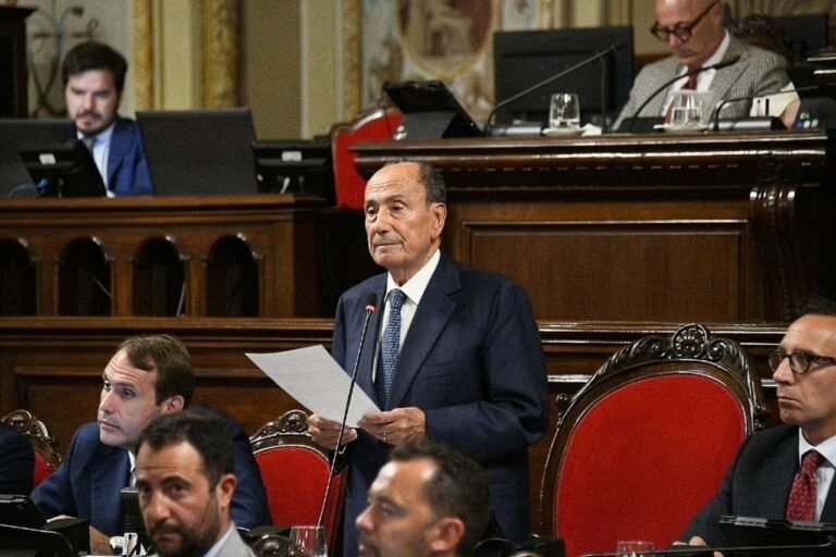 Il presidente della Giunta regionale siciliana, sen. Renato Schifani, dinanzi all’Ars: «Dai conti in dissesto a una Regione più solida e credibile. Il mio operato sempre improntato al rigore e alla trasparenza»