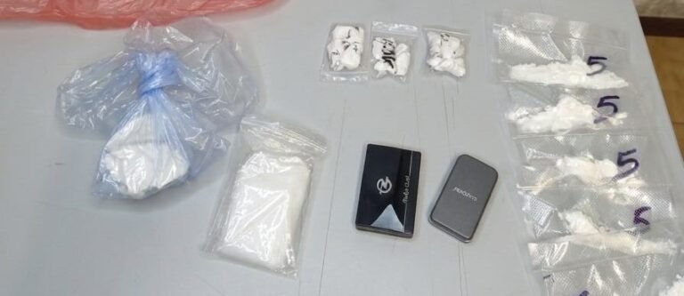 Catania, in auto con dosi di cocaina, crack e marijuana: pusher 19enne denunciato dalla Polizia