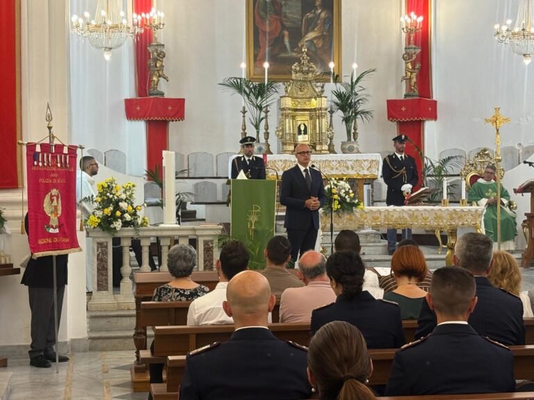 Catania, Polizia: deposte due corone d’alloro sulle tombe del commissario Giuseppe Montana e dell’ispettore capo Giovanni Lizzio
