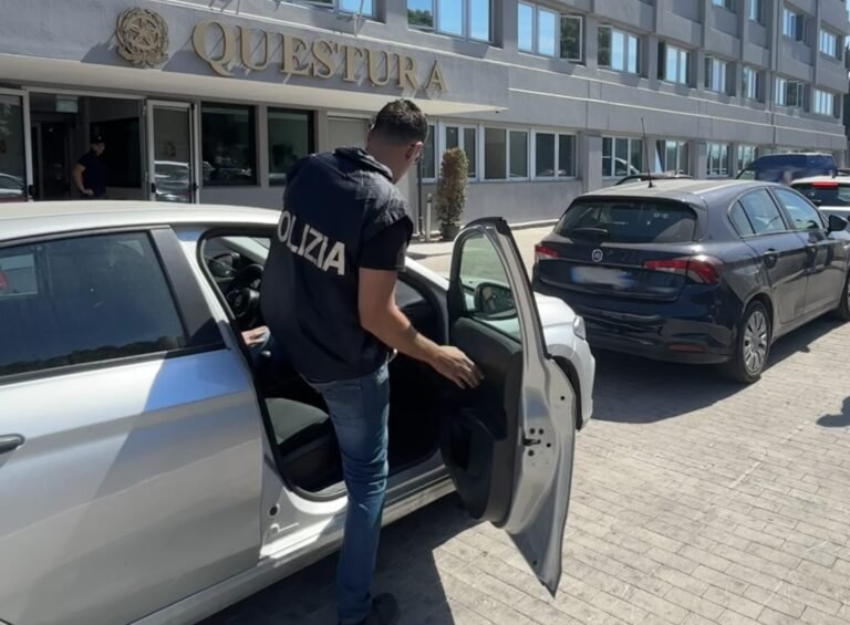 Catania, “rider” della droga trovato in possesso di hashish e marijuana: arrestato dalla Polizia in via Plebiscito
