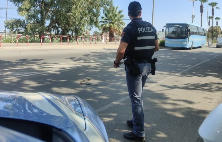 Catania, ubriaco alla guida e con una dose di cocaina: Polizia arresta 52enne su viale Kennedy