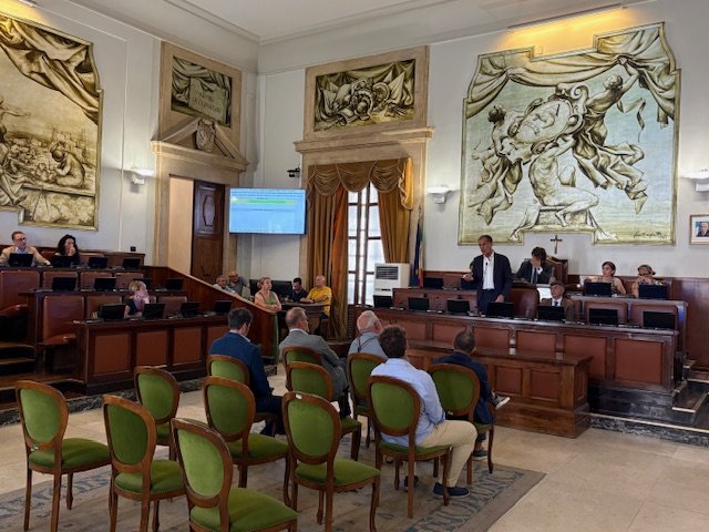 Catania, il Consiglio comunale approva due ordini del giorno su Pfizer. Il sindaco, Enrico Trantino: «Una battaglia di tutti»