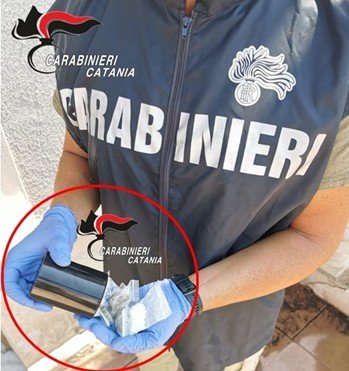 Catania, quartiere Pigno: ai “domiciliari” ma continua a spacciare, arrestato dai Carabinieri