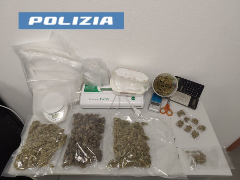 Catania, evade dai domiciliari per portare a spasso il cane: pregiudicato 52enne arrestato dalla Polizia; in casa aveva mezzo chilo di marijuana