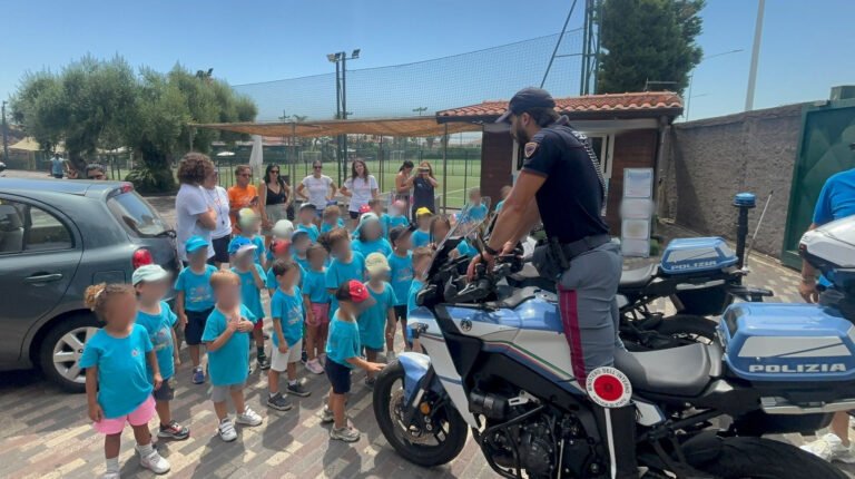Catania, la Polizia incontra i bambini del grest estivo “La meridiana”, donando pillole di legalità sotto forma di gioco