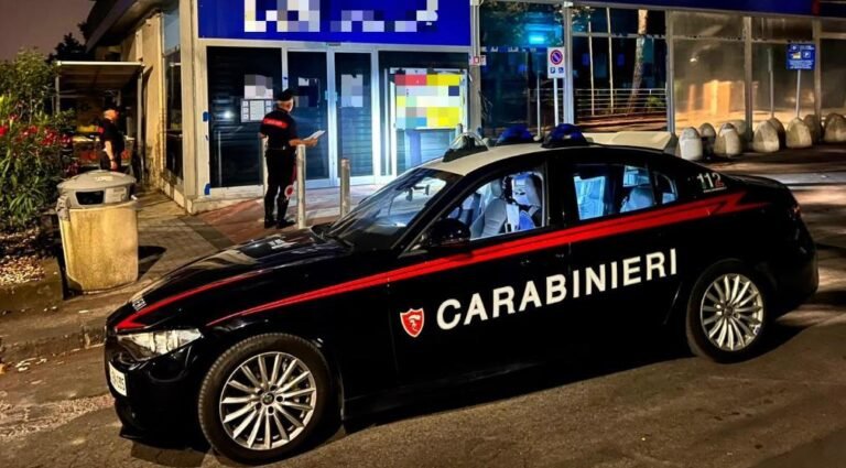 Pedara, assalto notturno al supermercato: i Carabinieri sventano il colpo
