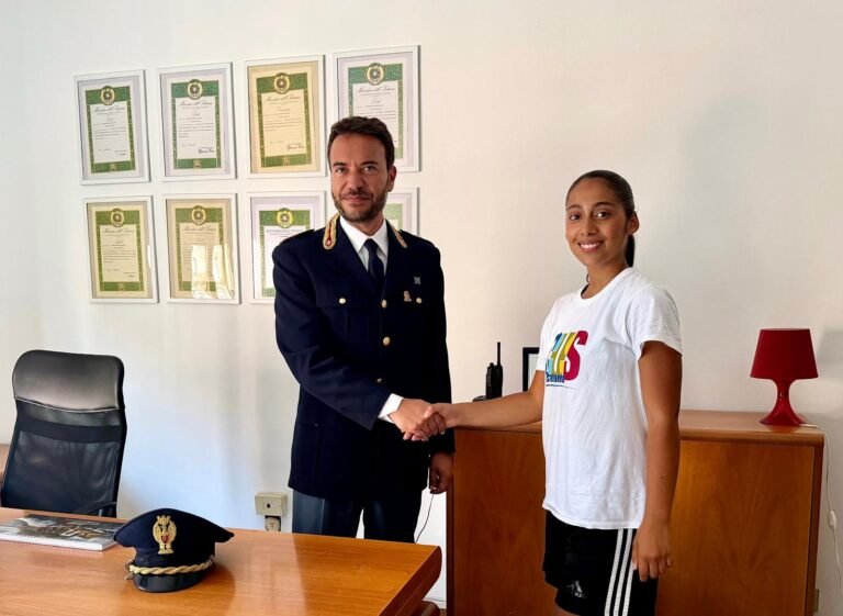 Catania, trova 500 euro allo sportello bancario e li consegna alla Polizia