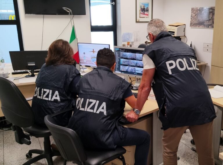 Catania, in attesa del volo ruba occhiali e un profumo: fermato e denunciato dalla Polizia