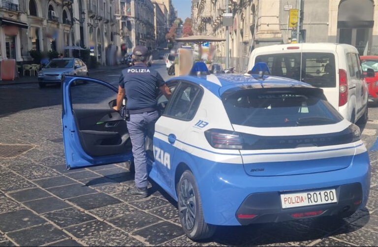 Catania, aggredisce titolare di un negozio per depredare la cassa: rapinatore 39enne straniero arrestato dalla Polizia