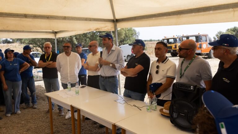 Fiumi, sopralluogo dell’assessore Luca Sammartino al Gornalunga: «Lavori di manutenzione pronti entro ottobre»