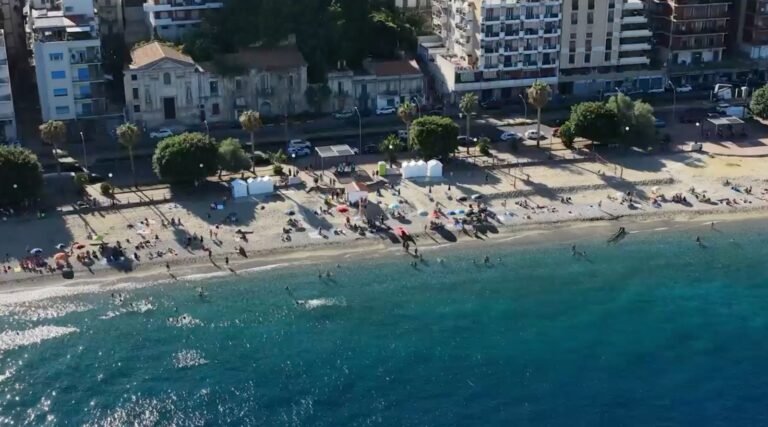 Messina, rinasce la spiaggia libera del Ringo che diventa attrezzata, inclusiva e accessibile