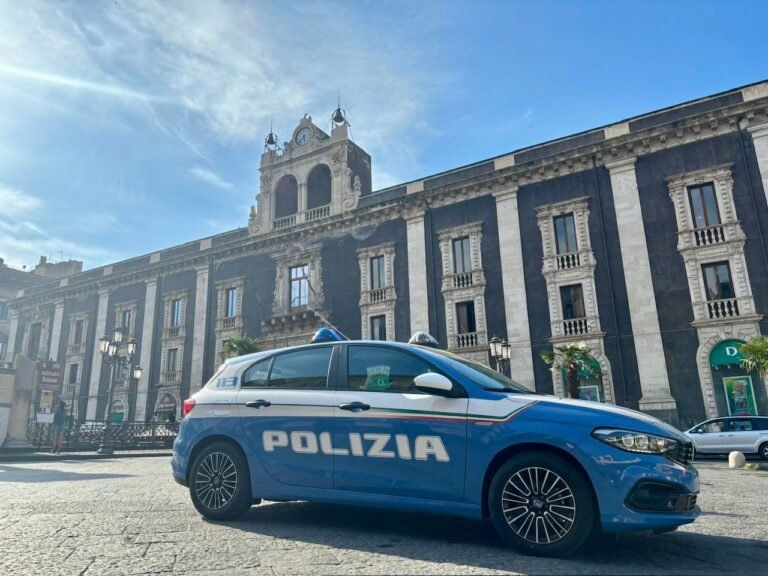 Catania, armato di cocci su via Etnea molesta i passanti: arrestato dalla Polizia