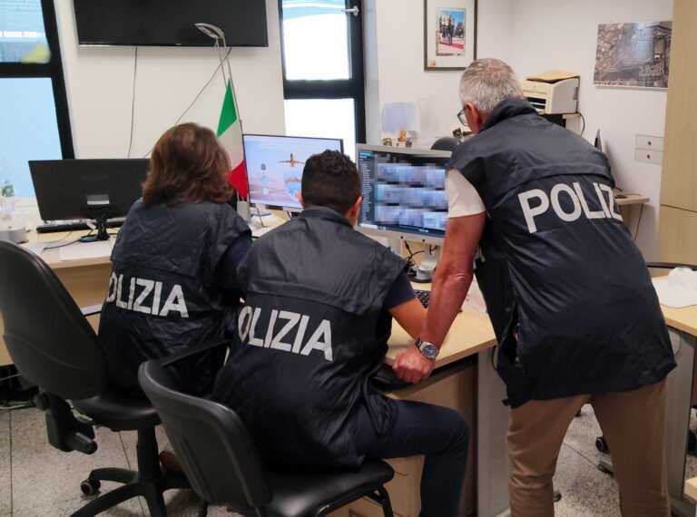 Catania, banda di truffatori smascherata dalla Polizia: svuotava i conti “on line” delle vittime