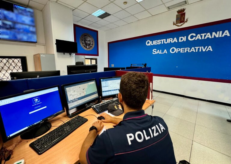 Catania, fermato dalla Polizia con il carrello pieno di prodotti rubati in un supermercato