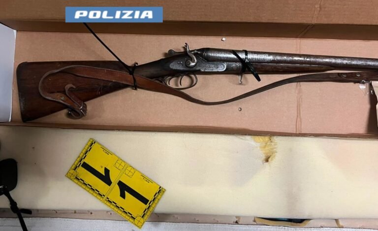 Catania, Polizia arresta un 33enne che deteneva illegalmente fucile, cartucce e munizioni