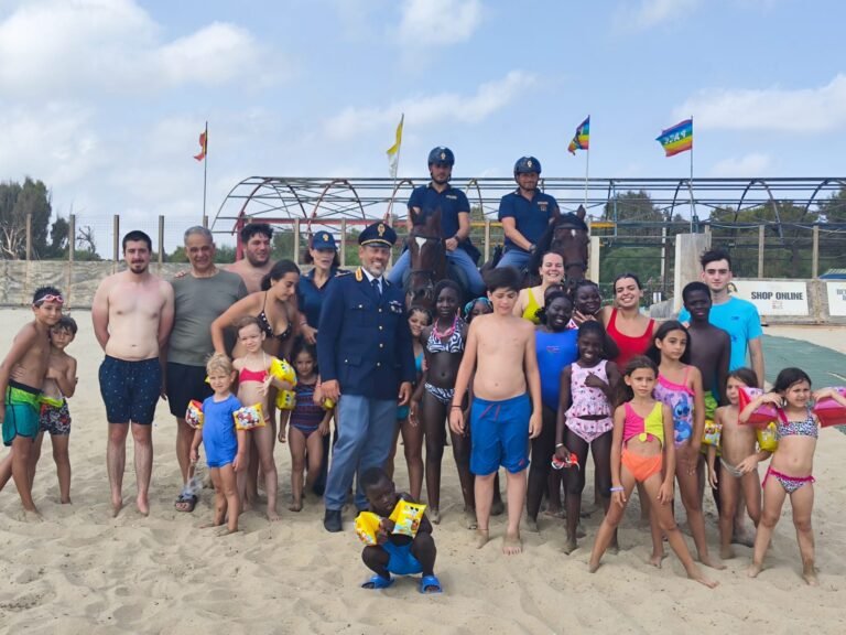 Catania, i bambini della comunità di Sant’Egidio incontrano la Polizia alla colonia “Don Bosco”