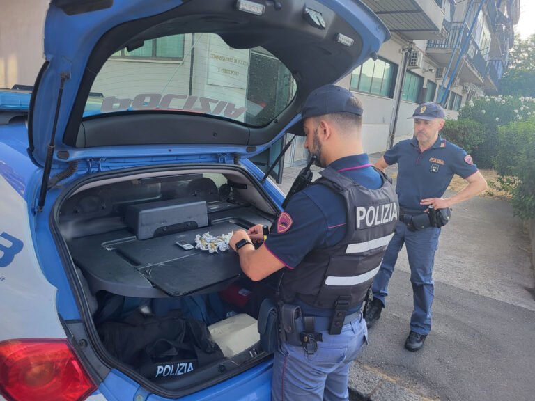 Catania, operazione antidroga a San Cristoforo: fermati tre pusher e salvato coniglietto tra cumuli di spazzatura