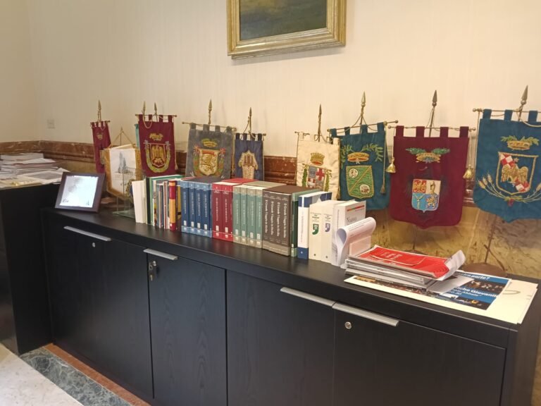 Terzo mandato dei sindaci in Sicilia, arriva il sostegno dell’Anci: “Necessario uniformare la normativa regionale a quella nazionale. Preservare l’ordinamento degli enti locali dalle contrapposizioni politiche”