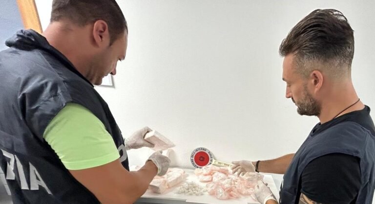 Catania, scoperto dalla Polizia deposito con oltre 3,5 chilogrammi di cocaina: arrestato un 59enne