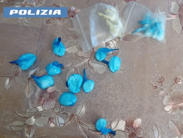 Catania, spacciava ai “domiciliari”: pusher 24enne arrestato dalla Polizia