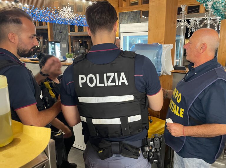Catania, “task force” della Polizia controlla due stabilimenti balneari su viale Kennedy