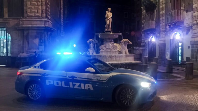 Catania, tenta di rubare dentro un’auto parcheggiata: 16enne colto in flagranza dalla Polizia