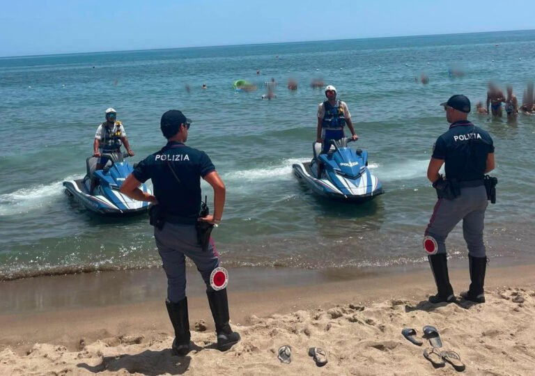 Catania, pattugliamento delle “volanti del mare” della Polizia: sanzioni per 3mila euro