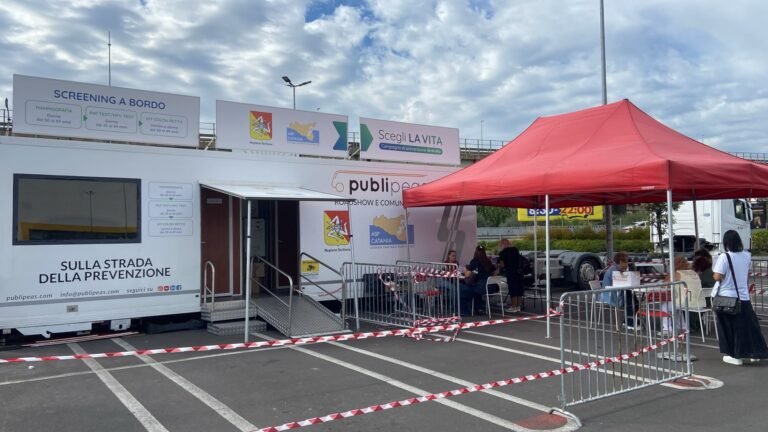 Catania, screening oncologici per i militari della Guardia di Finanza nel camper allestito dall’Asp