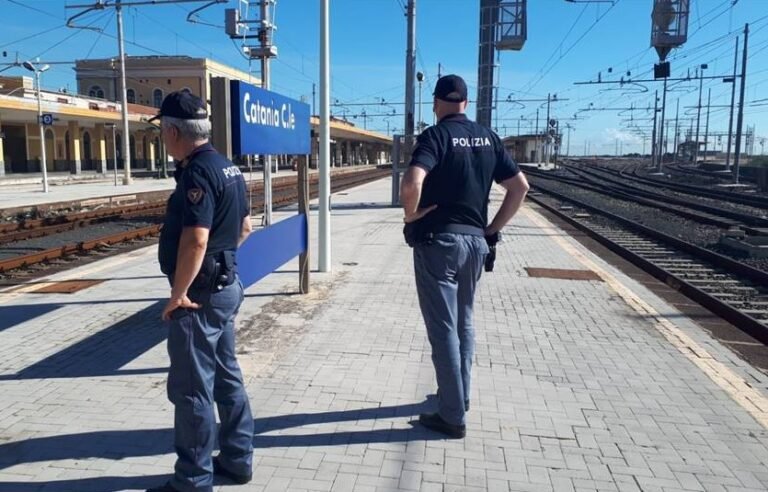 Catania, convogli ferroviari imbrattati: quattro giovani denunciati dalla Polizia