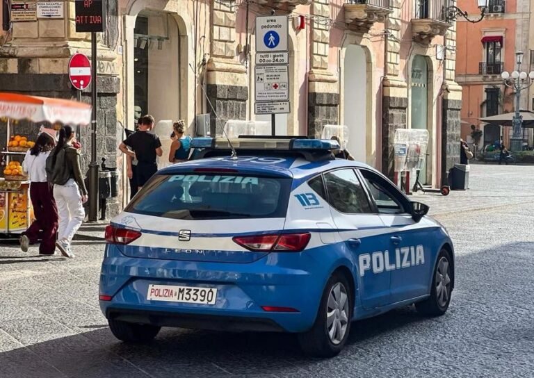 Catania, arrestato dalla Polizia dopo avere messo a segno un furto in un grande magazzino