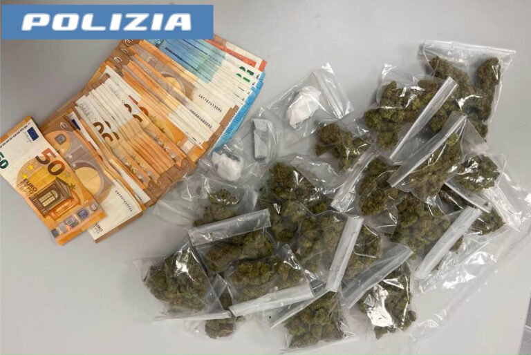 Catania, Polizia arresta un giovane pusher: sequestrati denaro, hashish e marijuana