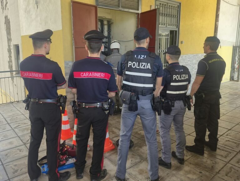 Catania, controlli interforze in vari stabili di Librino per contrastare il furto di energia elettrica; scoperti 55 allacci abusivi