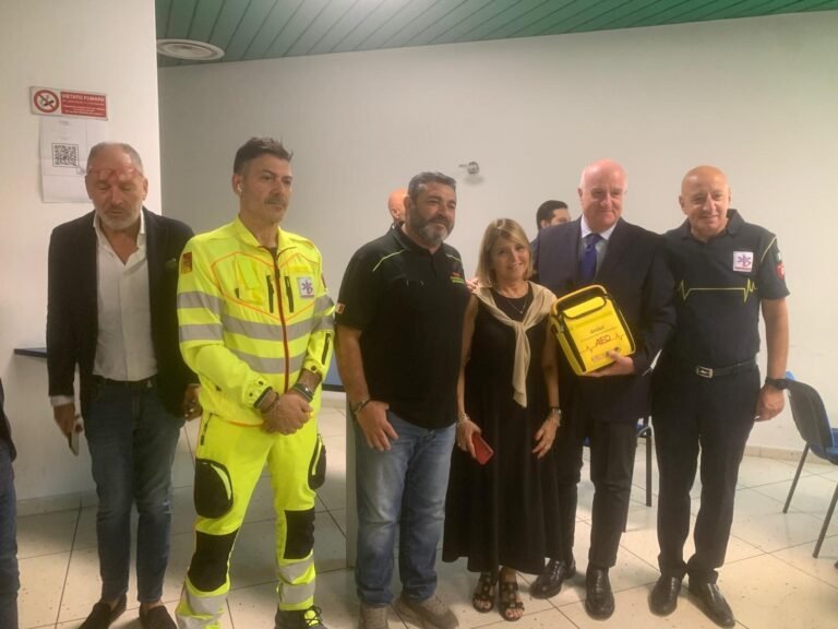 Salute, consegnati defibrillatori a 202 Comuni siciliani sotto i 5.000 abitanti
