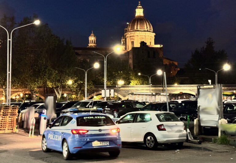 Catania, parcheggiatore abusivo arrestato dalla Polizia mentre tenta di rubare un’automobile