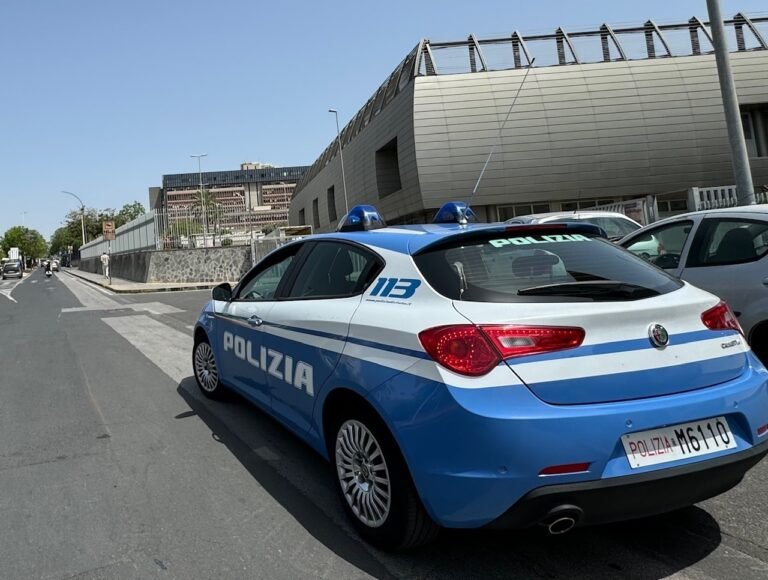 Catania, Polizia ferma un 40enne che si era impossessato di una sedia a rotelle del Policlinico