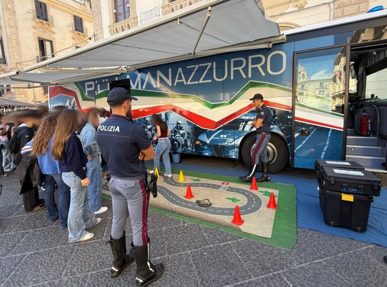 Tappa a Catania per il pullman azzurro della Polizia di Stato