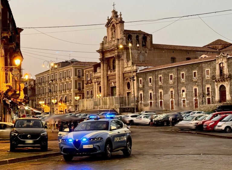 Catania, Polizia arresta spacciatore che nascondeva la droga nel contatore dell’acqua potabile